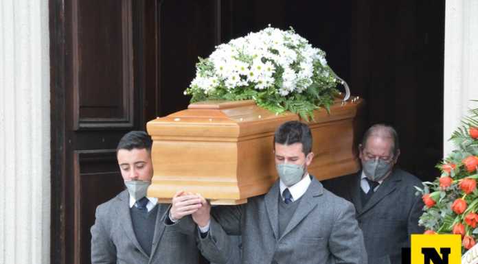 San Giovanni. Tantissimi amici per l’addio a Gibi: “Sapevi far star bene tutti!”