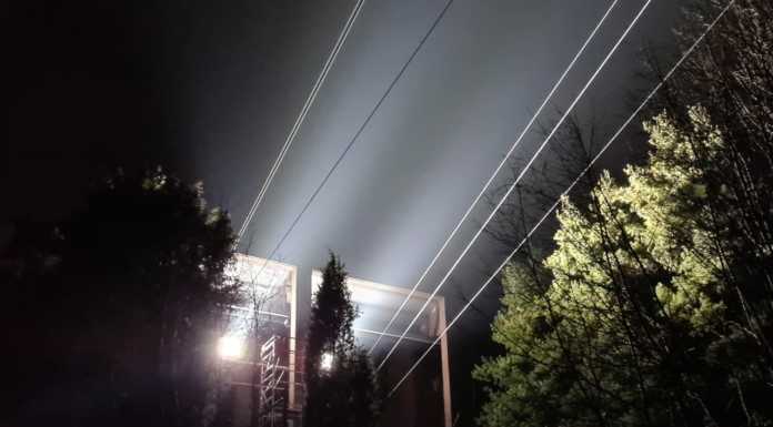 Corse serali ai Piani d’Erna, al via la sperimentazione in occasione della ResegUp funivia piani d'erna illuminata