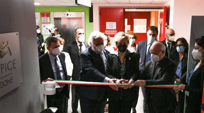 Ospedale. Moratti e Mons. Paglia tagliano il nastro al nuovo Hospice
