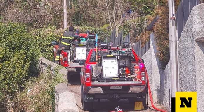 Vercurago. Incendio nel bosco vicino alla scuola, intervento dei Vigili del Fuoco