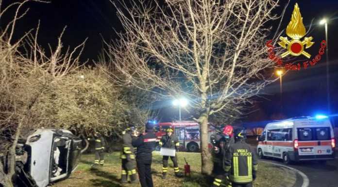 Cesano Maderno, auto si ribalta: 45enne trasportato in ospedale