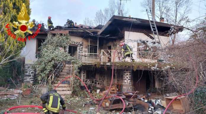 Olginate. Incendio in un vecchio casale disabitato, VVF in posto incendio casale olginate
