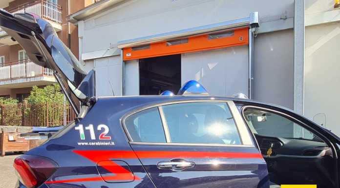 Mano schiacciata sotto la pressa, ferito un operaio a Valmadrera carabinieri valmadrtera incidente sul lavoro