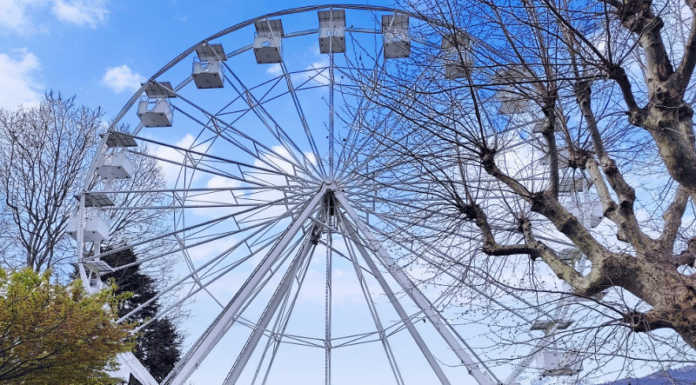 Colico, installata la ruota panoramica: “Un nuovo punto di vista su lago e montagne” colico ruota panoramica
