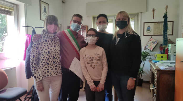 Airuno, il benvenuto in Comune a una famiglia ucraina in fuga dalla guerra