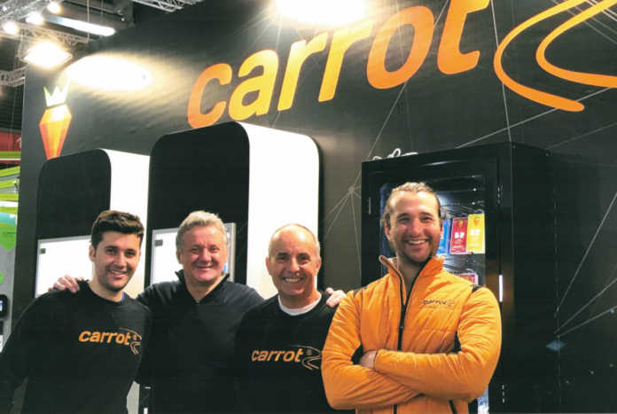Carlo Codega, il papà Massimo, Luciano Acerboni (produttore delle scioline) e il fratello Ivan