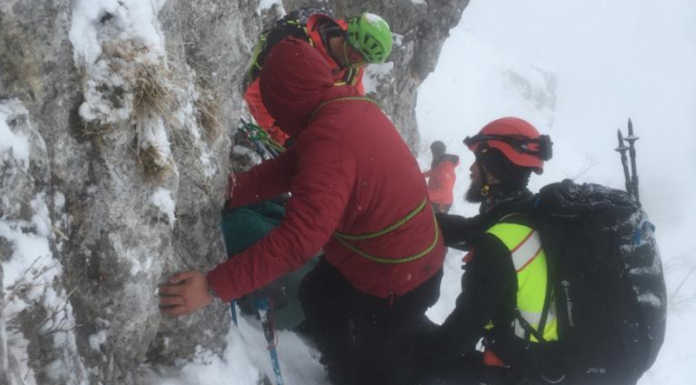 Notte al gelo in cima al Due Mani, soccorsi al lavoro per recuperare 5 giovani
