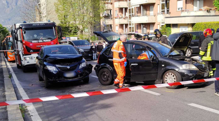 Scontro tra auto in via Milazzo, tre persone coinvolte e strada chiusa