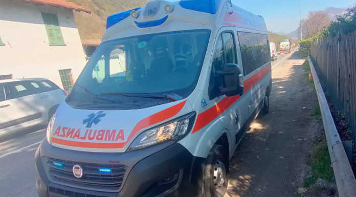 Padrone aggredito dal proprio cane, soccorsi in azione a Olginate L'ambulanza della Croce San Nicolò giunta sul posto per prestare i soccorsi