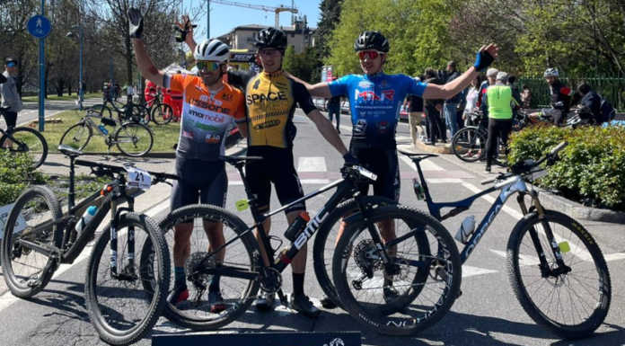 Mountain bike. Matteo Valsecchi vince la Gf Xtech Città di Brescia Al centro il lecchese Matteo Valsecchi vincitore a Brescia