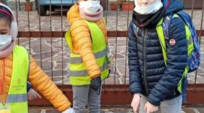 Olginate. Grazie a un’idea dei bambini il Piedibus diventa Pulitobus