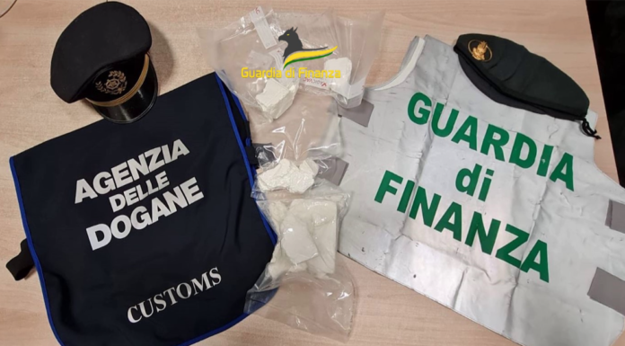 Cocaina nascosta nel doppiofondo dell’auto: arrestato al valico di Brogeda