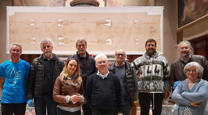 La copia ufficiale della Sindone trasferita a Monte Marenzo per la Settimana Santa