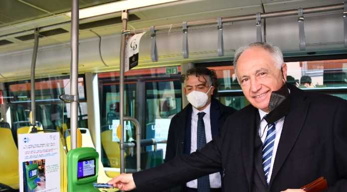 Lecco. Da oggi il bus si paga con la ‘carta’. A luglio il biglietto elettronico