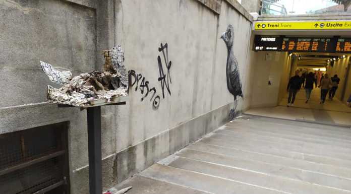 Lecco, data alle fiamme una “casetta” dei libri in stazione