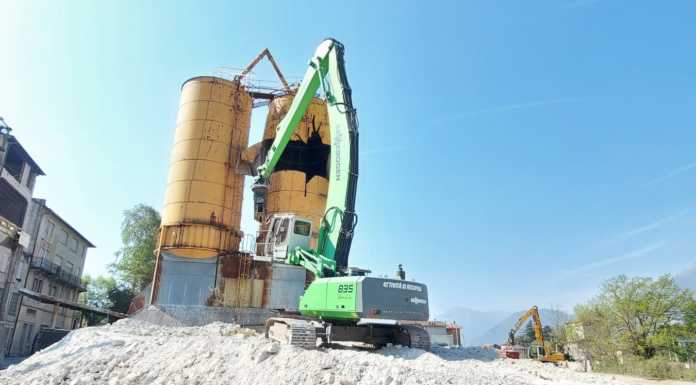Dervio. Feldspato: via i silos, la demolizione è ormai conclusa