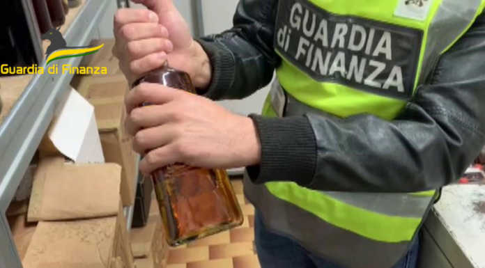 Tra Como e Bergamo intercettate oltre 4.500 bottiglie di alcolici di “contrabbando”