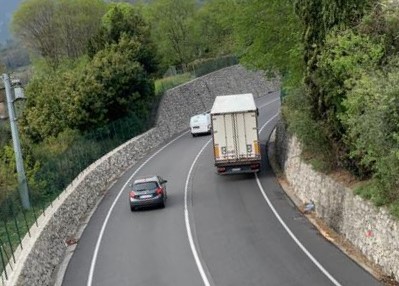 Nuova Lecco Ballabio chiusa in discesa per un mezzo pesante in panne