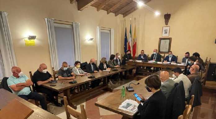 “Caso Combi”: a Ballabio Sindaco e azienda fanno chiarezza Ballabio caso combi sala consiliare