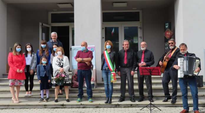 Monte Marenzo al fianco di Airc con le azalee della Festa della Mamma