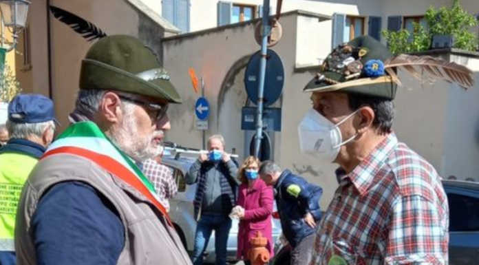 Garlate in lutto per la morte del capogruppo degli Alpini Bruno Gnecchi