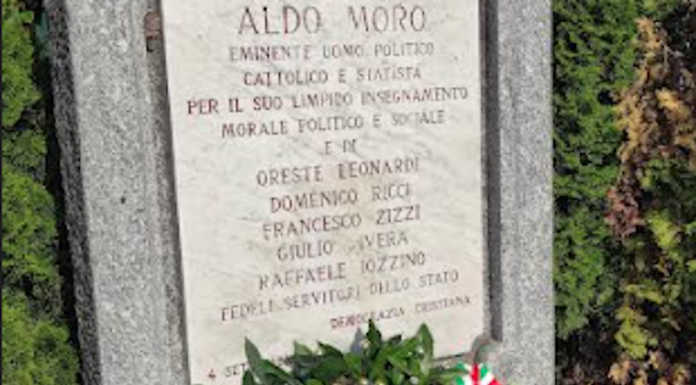 Merate, corona d’alloro al cippo di Aldo Moro per ricordare le vittime del terrorismo