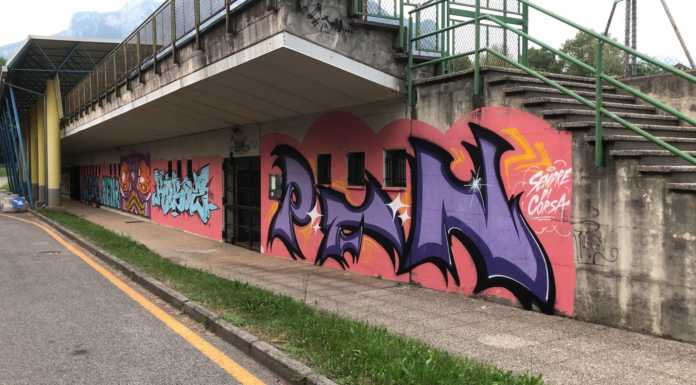 Street art al centro sportivo Rio Torto, i giovani abbelliscono un muro