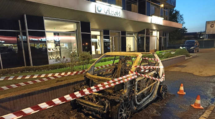 Olginate: auto in fiamme lungo la Sp 72. Illeso l’automobilista