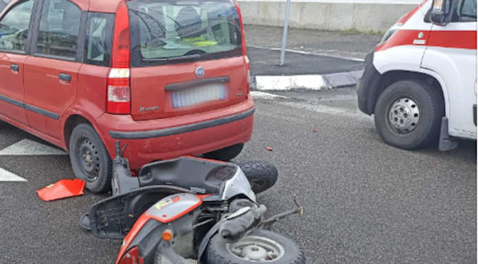 Olginate, tamponamento auto moto alla nuova rotonda
