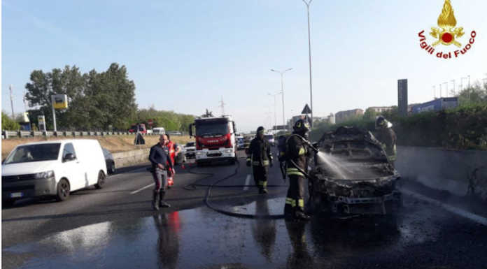 Desio: auto prende fuoco dopo un tamponamento sulla SS 36