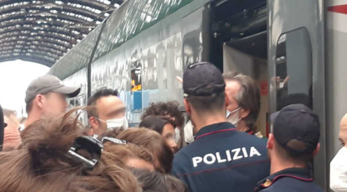Treni affollati e sottodimensionati: la denuncia del Pd Lecco