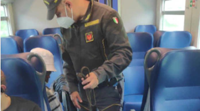 Controlli antidroga della Finanza sui treni Milano – Tirano: una denuncia