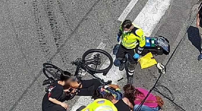 Ciclista investito sulla provinciale a Bellano, trasportato in ospedale