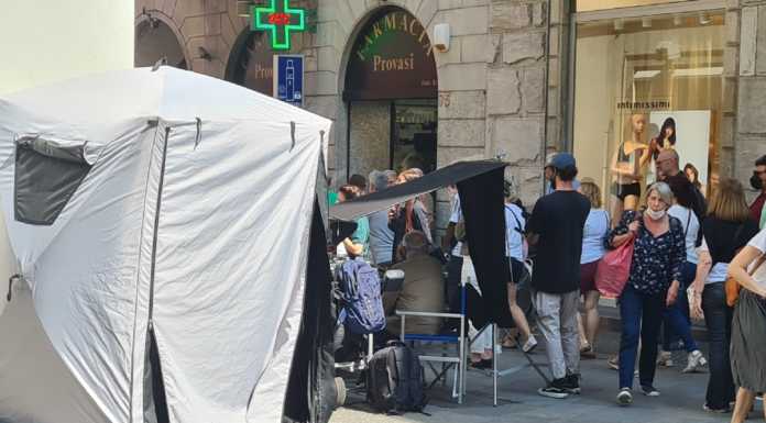 Il set del film di Albanese in centro Lecco: “ciak” in via Roma