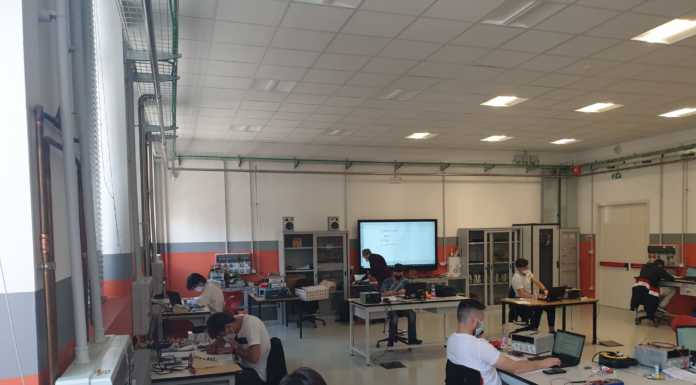 Studenti da tutta Italia al Badoni di Lecco per la Gara di Elettronica