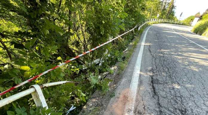 Lecco-Ballabio, auto esce di strada nella notte: gravissimo un 23enne