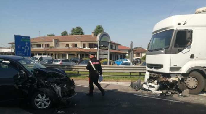 Osnago. Scontro tra un camion e un’auto, traffico difficoltoso sulla Sp342