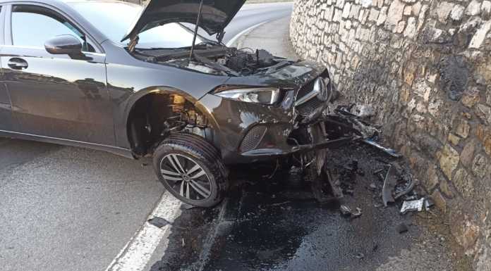 Merate. “Salta” la rotonda e finisce contro un muro: brutto incidente all’alba a Pagnano incidente pagnano