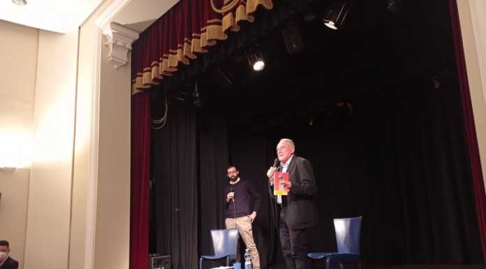 Pietro Grasso a Leggermente emoziona con il suo libro dedicato a Falcone