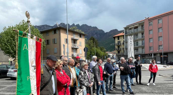 1° Maggio. Momento commemorativo in largo Caleotto in suffragio delle vittime sul lavoro Primo Maggio Lecco