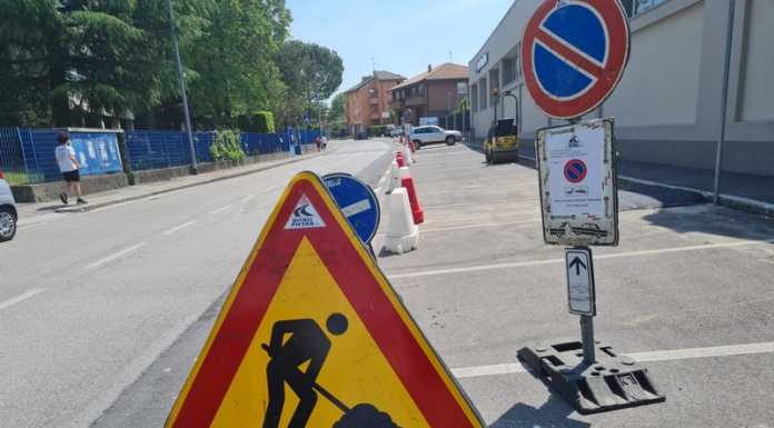 Strada scolastica in via Grandi, posizionati i new jersey per la sperimentazione