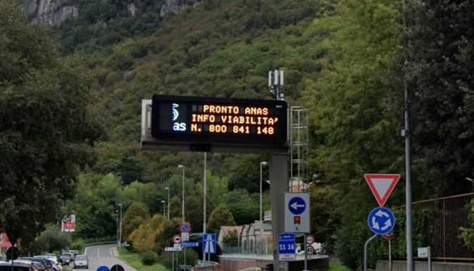 Lettera: “Porta d’emergenza rotta e il rumore della SS36 disturba il quartiere”