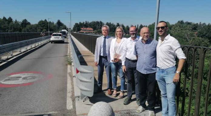 L’assessore Terzi a Calusco in visita al ponte. Paderno escluso: “Non basta un solo punto di vista”