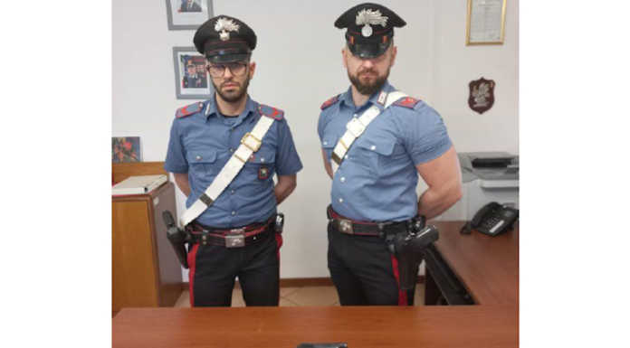 Cassago: tentò di rapinare, pistola alla tempia, un 17enne. Arrestato dai Carabinieri
