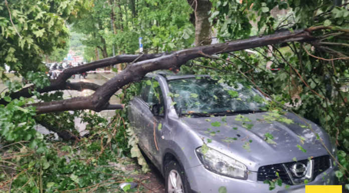 Violento nubifragio si abbatte su Lecco, forti raffiche di vento e grandine