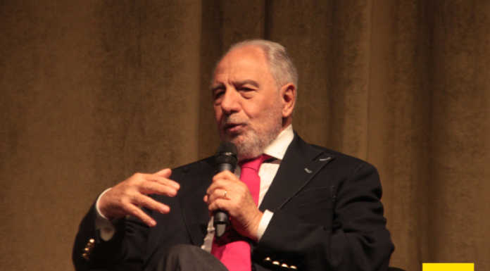 Caprarica e la dinastia inglese: successo per la serata di Leggermente a Merate Antonio Caprarica