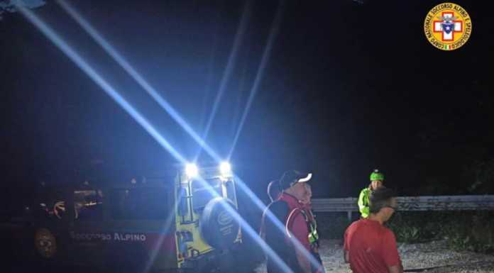 Sorpreso dal buio mentre stava cercando alcuni agnelli, Soccorso Alpino al lavoro