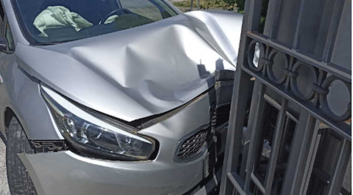 Verderio, auto contro cancello dopo un tamponamento Verderio incidente