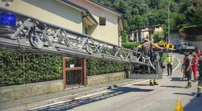Lecco, operaio cade dal ponteggio: soccorso 58enne