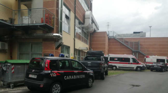 Barzanò. Si presenta in Croce Rossa con un braccio sanguinante e ferite da taglio barzanò sede cri casatenovo